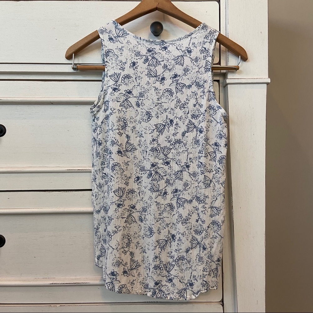 Eddie Bauer White and Blue Floral Ribbed Tank Top. Size Small. EUC - Picture 2 of 9